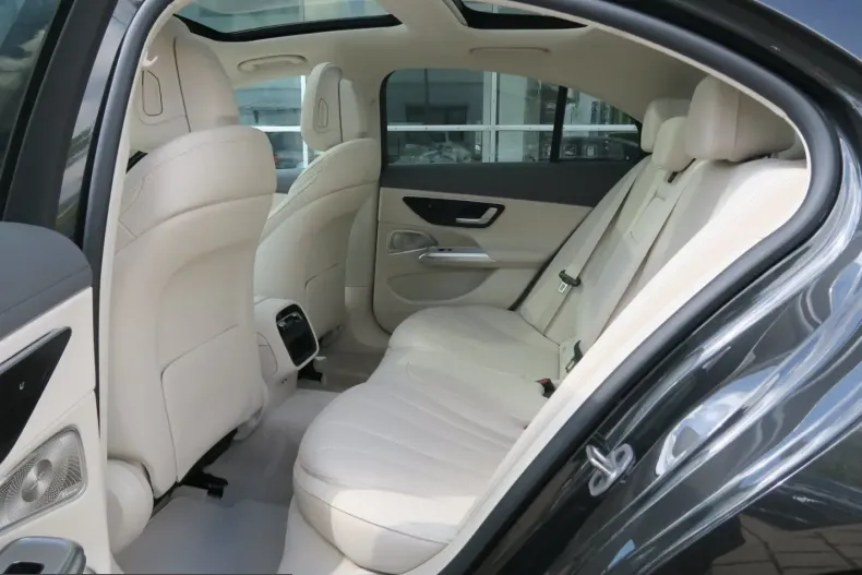 Mercedes-Benz E 220 (Clasa E) din 2025 cu 20.262 km - oferta MER240325 - foto 4