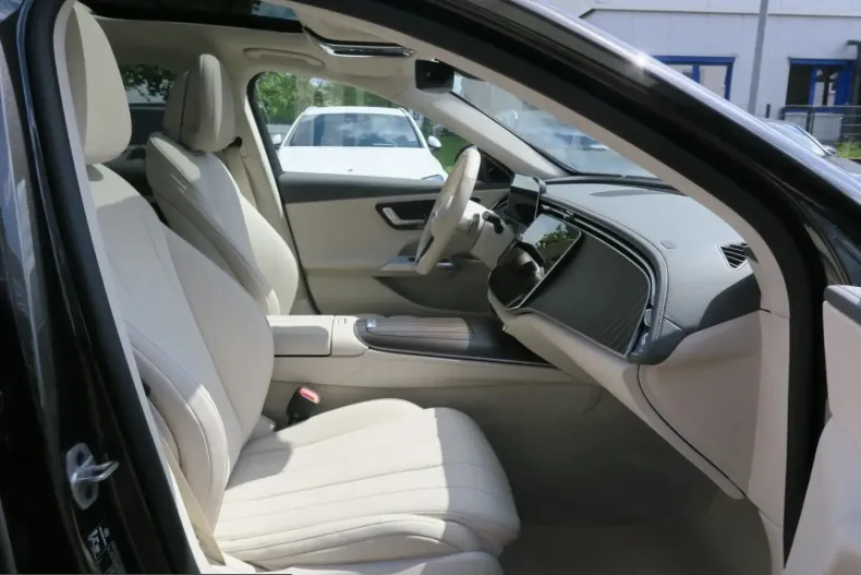 Mercedes-Benz E 220 (Clasa E) din 2025 cu 20.262 km - oferta MER240325 - foto 12