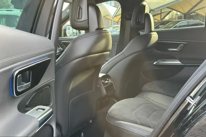 Mercedes-Benz E 450 (Clasa E) din 2025 cu 14.944 km - oferta MER240331 - foto 9