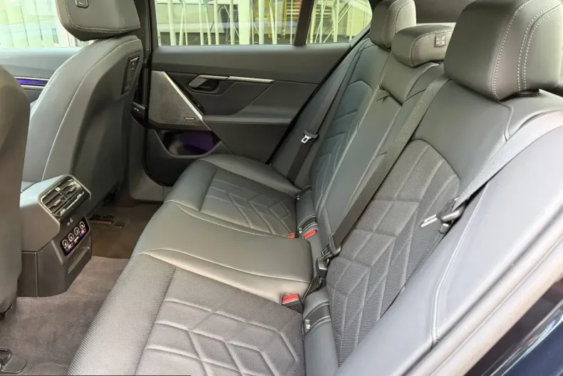 BMW 520 (Seria 5) din 2025 cu 29.700 km - oferta BMW240333 - foto 7