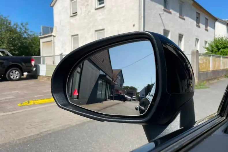 Mercedes-Benz GLC 200 (Clasa GLC) din 2025 cu 7.250 km - oferta MER240352 - foto 11