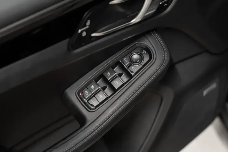 Porsche Macan din 2024 cu 18.100 km - oferta POR240375 - foto 21