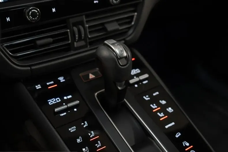 Porsche Macan din 2024 cu 18.100 km - oferta POR240375 - foto 24