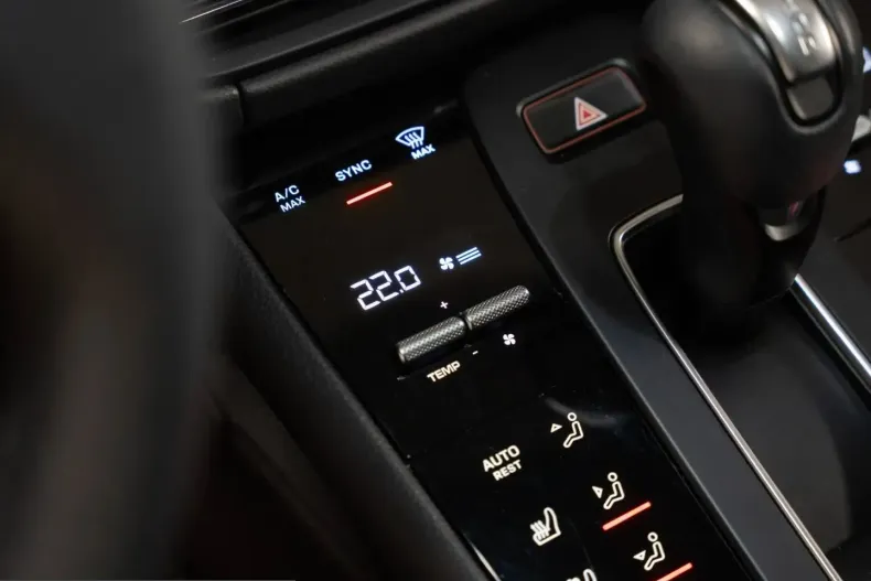 Porsche Macan din 2024 cu 18.100 km - oferta POR240375 - foto 36