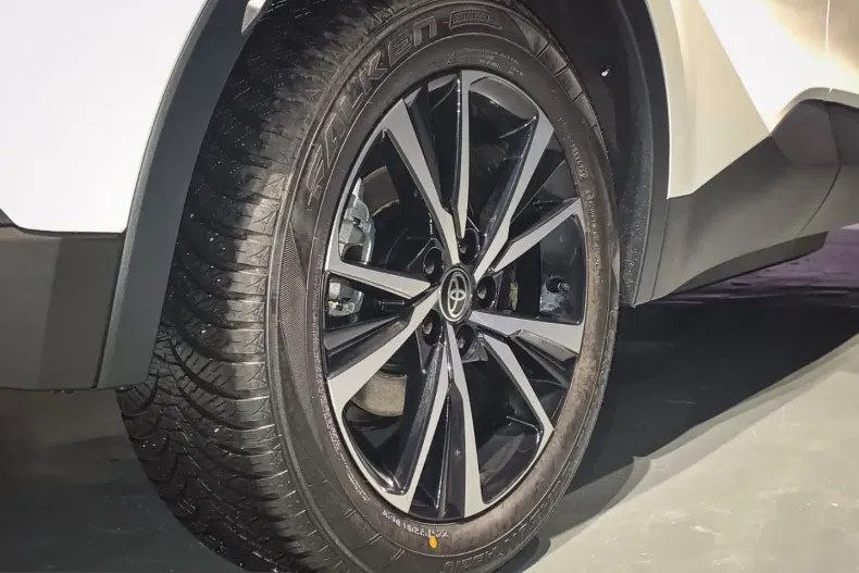 Toyota C-HR din 2025 cu 5.530 km - oferta TOY240394 - foto 32
