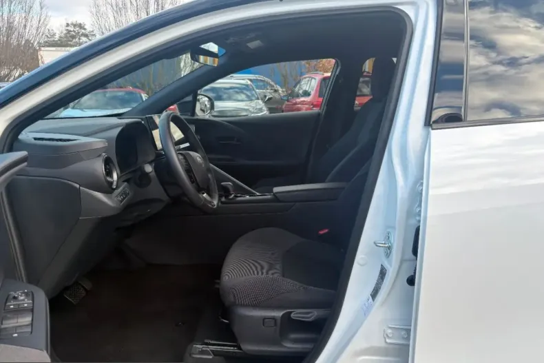 Toyota C-HR din 2025 cu 10.250 km - oferta TOY240398 - foto 6