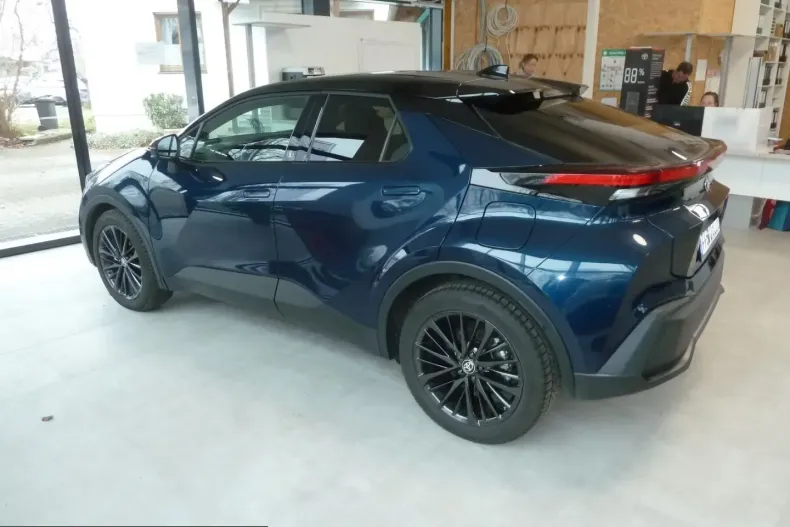Toyota C-HR din 2025 cu 9.500 km - oferta TOY240401 - foto 3