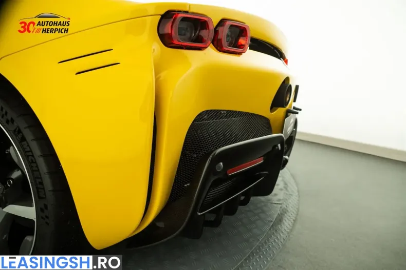 Ferrari SF90 din 2021 cu 2.425 km - oferta FER240448 - foto 6