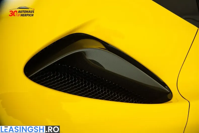 Ferrari SF90 din 2021 cu 2.425 km - oferta FER240448 - foto 8