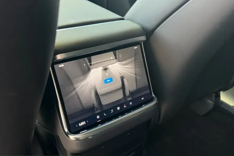 Tesla Model X din 2023 cu 45.499 km - oferta TES240481 - foto 26