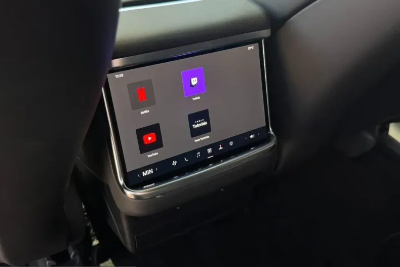 Tesla Model X din 2023 cu 45.499 km - oferta TES240481 - foto 28