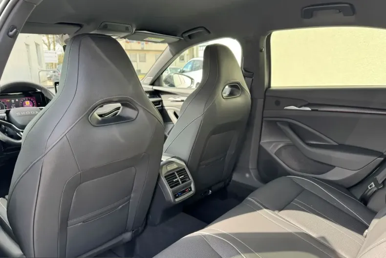 Skoda Superb din 2025 cu 9.810 km - oferta SKO240503 - foto 32