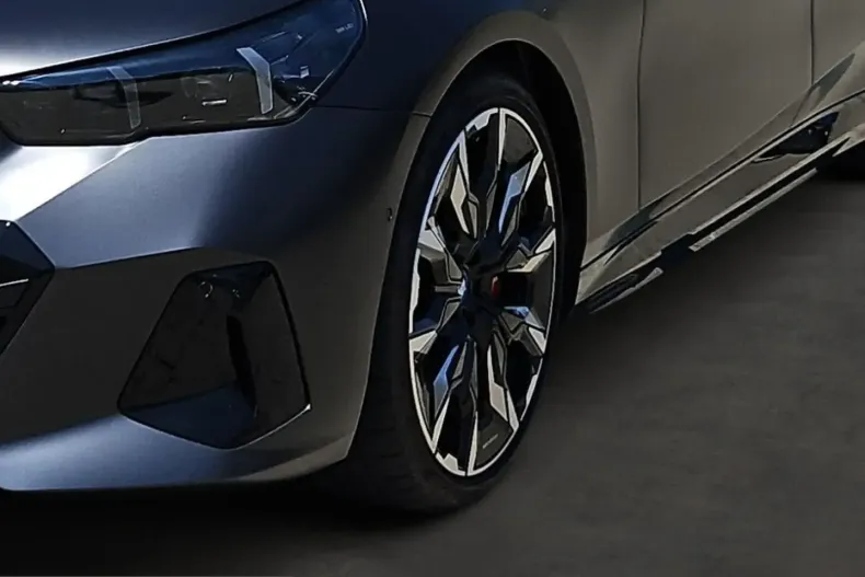 BMW i5 (Seria 5) din 2024 cu 14.510 km - oferta BMW240538 - foto 6
