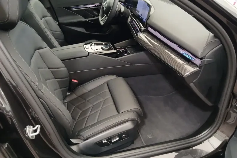 BMW 520 (Seria 5) din 2025 cu 17.749 km - oferta BMW240567 - foto 8
