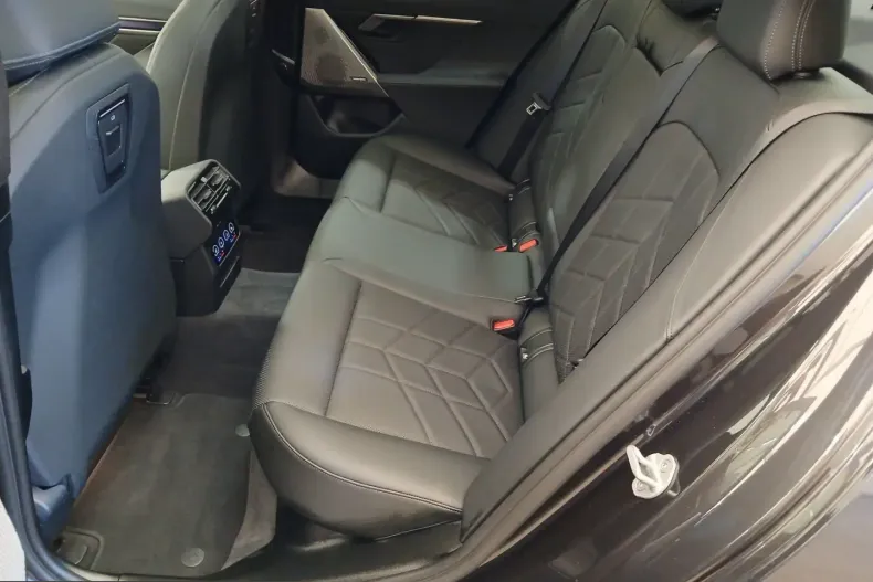 BMW 520 (Seria 5) din 2025 cu 17.749 km - oferta BMW240567 - foto 11