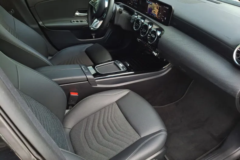 Mercedes-Benz CLA 180 (Clasa CLA) din 2023 cu 63.814 km - oferta MER240574 - foto 11