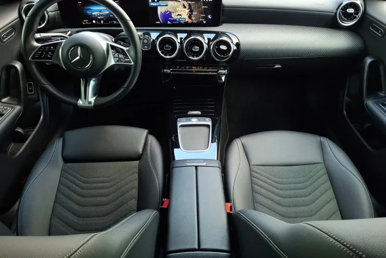 Mercedes-Benz CLA 180 (Clasa CLA) din 2023 cu 63.814 km - oferta MER240574 - foto 16
