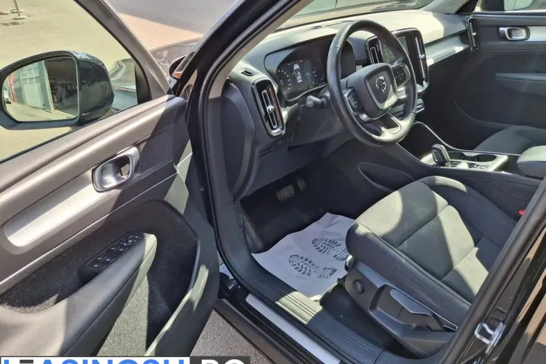 Volvo XC40 din 2020 cu 77.940 km - oferta VOL240660 - foto 3