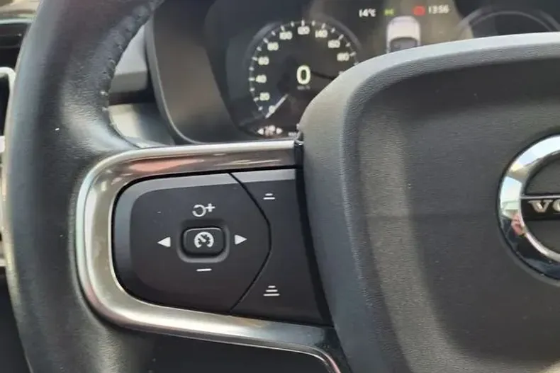 Volvo XC40 din 2020 cu 77.940 km - oferta VOL240660 - foto 16
