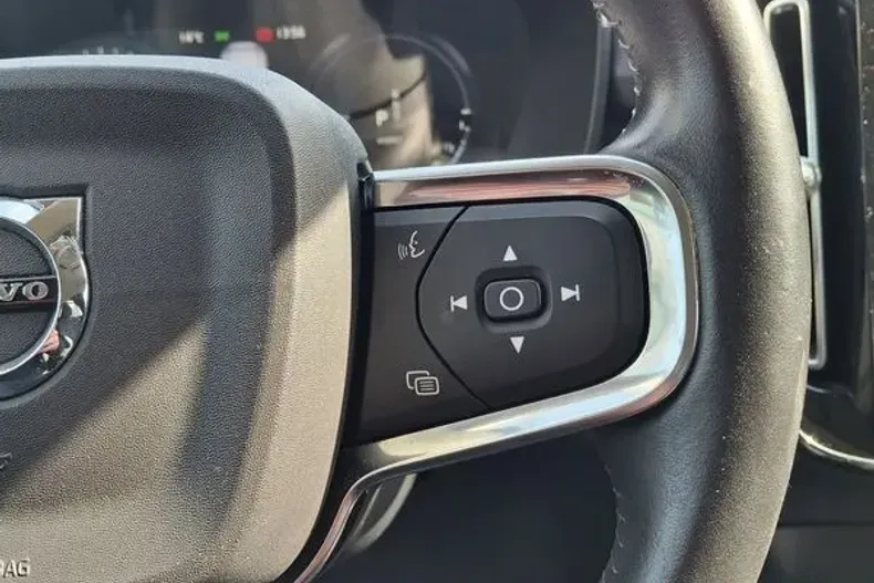 Volvo XC40 din 2020 cu 77.940 km - oferta VOL240660 - foto 17