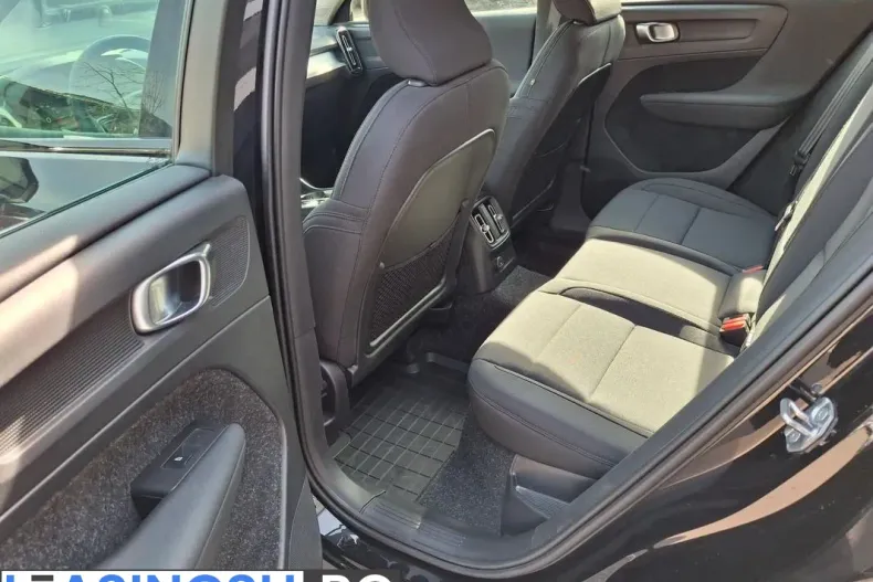 Volvo XC40 din 2020 cu 77.940 km - oferta VOL240660 - foto 30