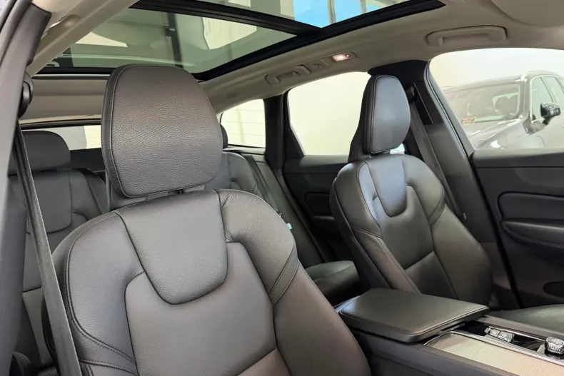 Volvo XC60 din 2023 cu 133.315 km - oferta VOL240672 - foto 19