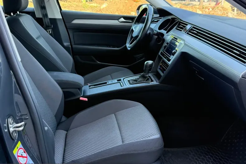 Volkswagen Passat din 2021 cu 96.676 km - oferta VOL240674 - foto 15