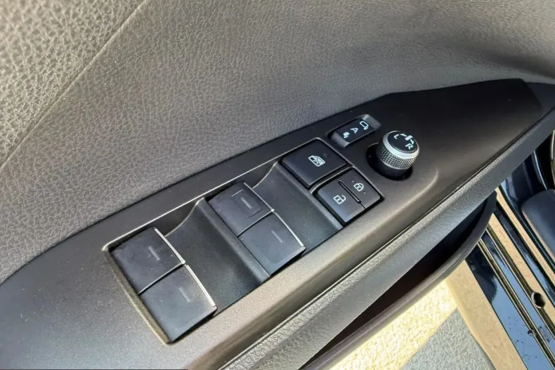 Toyota Camry din 2023 cu 48.805 km - oferta TOY240675 - foto 23