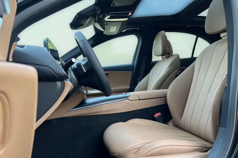 Mercedes-Benz E 300 (Clasa E) din 2026 cu 14 km - oferta MER240687 - foto 13