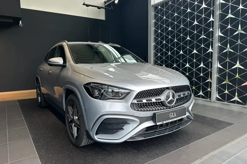 Mercedes-Benz GLA 200 (Clasa GLA) din 2024 cu 3.000 km - oferta MER240690 - foto 2