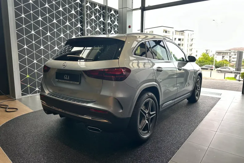 Mercedes-Benz GLA 200 (Clasa GLA) din 2024 cu 3.000 km - oferta MER240690 - foto 3
