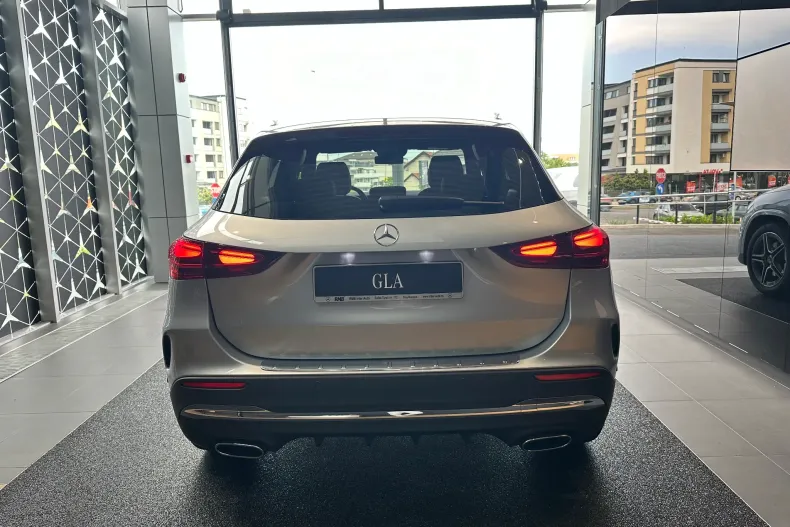 Mercedes-Benz GLA 200 (Clasa GLA) din 2024 cu 3.000 km - oferta MER240690 - foto 4