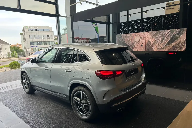 Mercedes-Benz GLA 200 (Clasa GLA) din 2024 cu 3.000 km - oferta MER240690 - foto 5