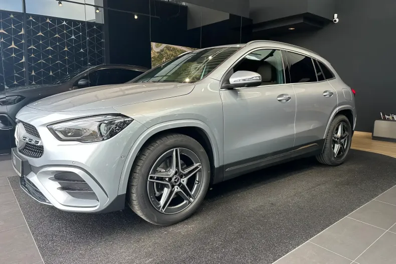 Mercedes-Benz GLA 200 (Clasa GLA) din 2024 cu 3.000 km - oferta MER240690 - foto 6