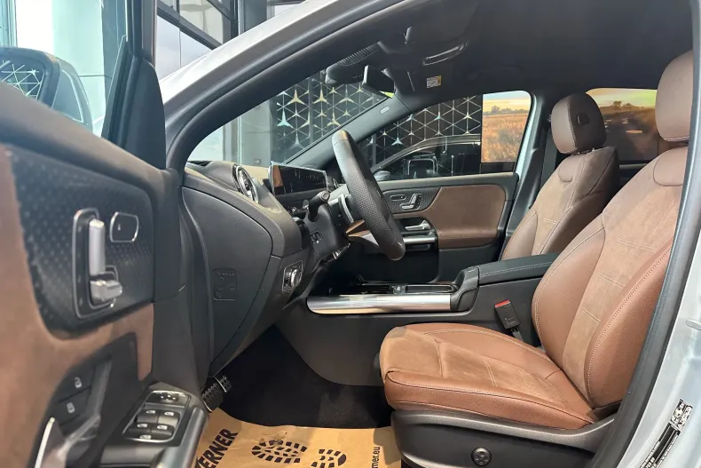 Mercedes-Benz GLA 200 (Clasa GLA) din 2024 cu 3.000 km - oferta MER240690 - foto 7