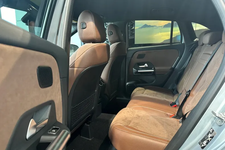 Mercedes-Benz GLA 200 (Clasa GLA) din 2024 cu 3.000 km - oferta MER240690 - foto 8