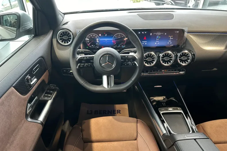 Mercedes-Benz GLA 200 (Clasa GLA) din 2024 cu 3.000 km - oferta MER240690 - foto 9