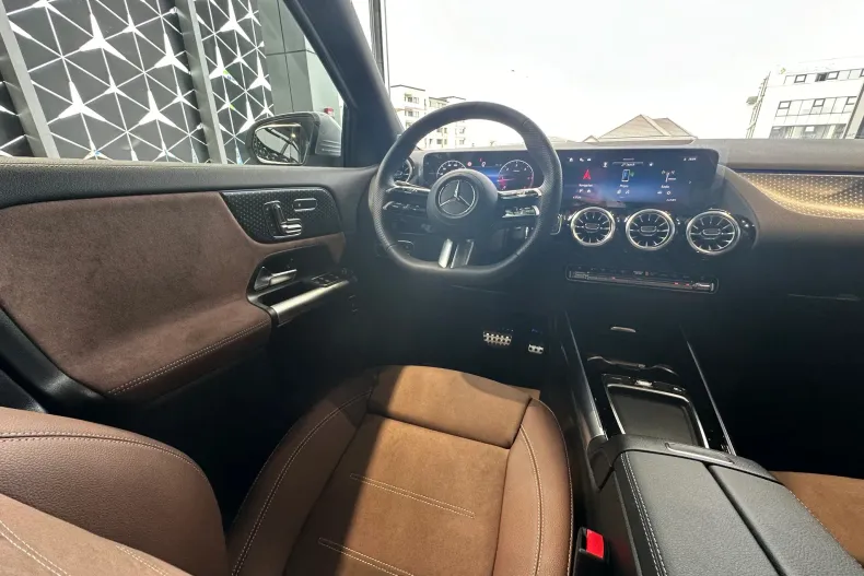 Mercedes-Benz GLA 200 (Clasa GLA) din 2024 cu 3.000 km - oferta MER240690 - foto 11