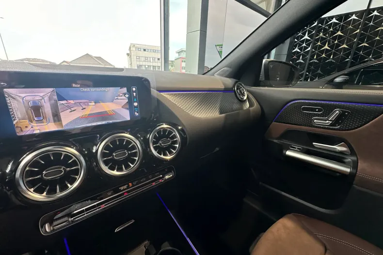 Mercedes-Benz GLA 200 (Clasa GLA) din 2024 cu 3.000 km - oferta MER240690 - foto 13