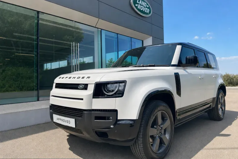 Land Rover Defender din 2026 cu 3.400 km - oferta LAN240700 - foto 1