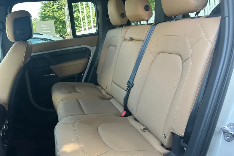 Land Rover Defender din 2026 cu 3.400 km - oferta LAN240700 - foto 6
