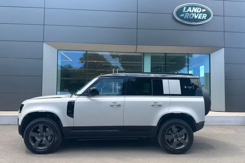 Land Rover Defender din 2026 cu 3.400 km - oferta LAN240700 - foto 13