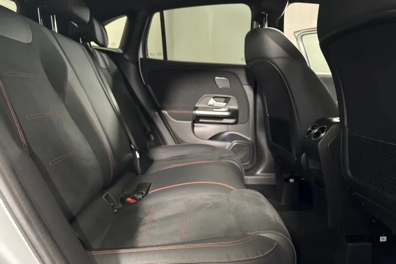 Mercedes-Benz GLA 250 (Clasa GLA) din 2025 cu 13.939 km - oferta MER240731 - foto 12