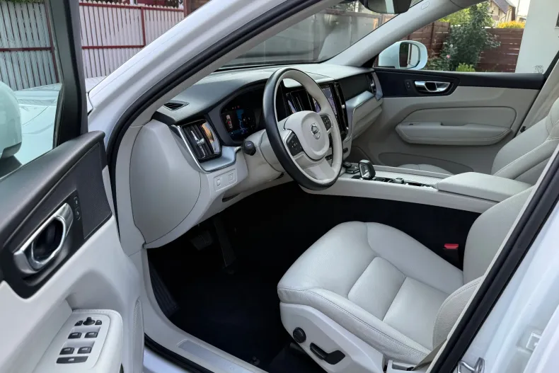 Volvo XC60 din 2022 cu 102.545 km - oferta VOL240771 - foto 3