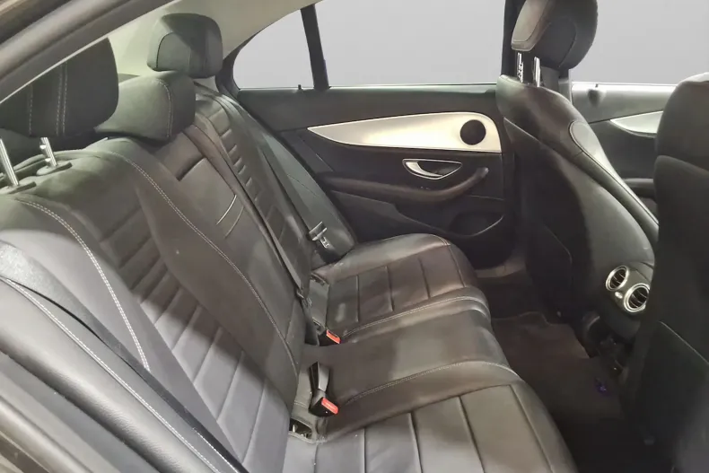Mercedes-Benz E 200 (Clasa E) din 2022 cu 147.245 km - oferta MER240806 - foto 4