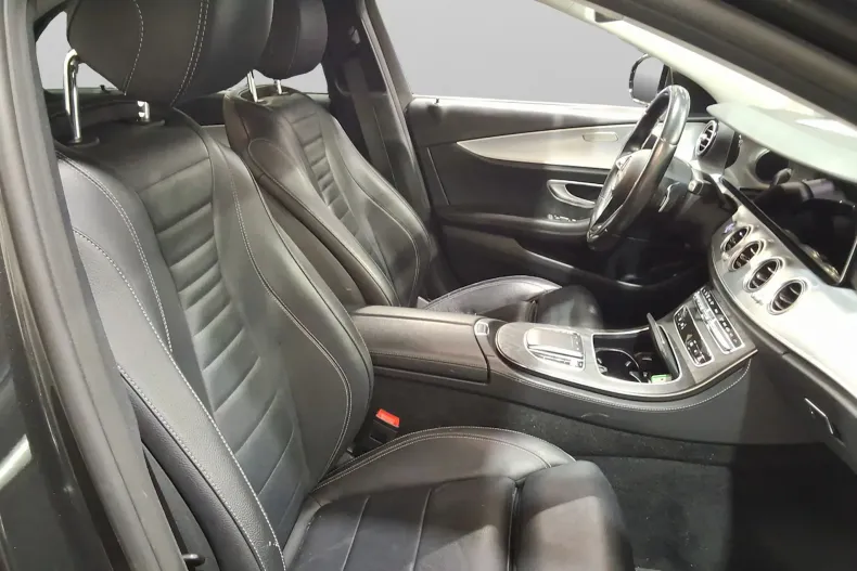 Mercedes-Benz E 200 (Clasa E) din 2022 cu 147.245 km - oferta MER240806 - foto 6