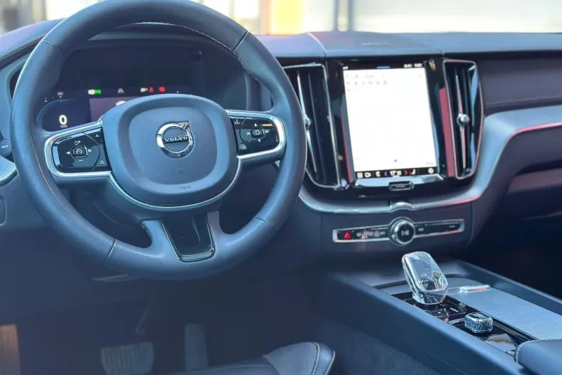 Volvo XC60 din 2023 cu 102.061 km - oferta VOL240808 - foto 2