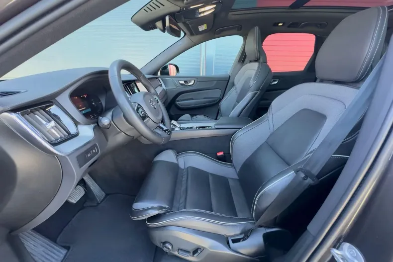 Volvo XC60 din 2023 cu 102.061 km - oferta VOL240808 - foto 11