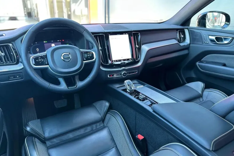 Volvo XC60 din 2023 cu 102.061 km - oferta VOL240808 - foto 14