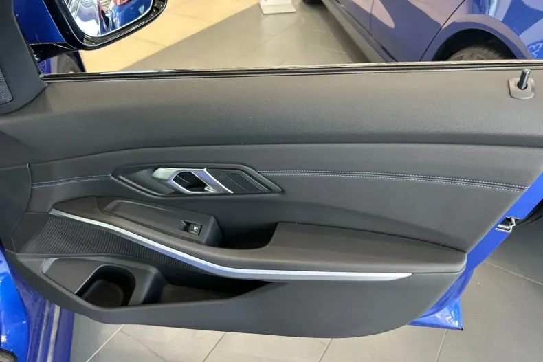 BMW 330i (Seria 3) din 2024 cu 11.250 km - oferta BMW240849 - foto 16